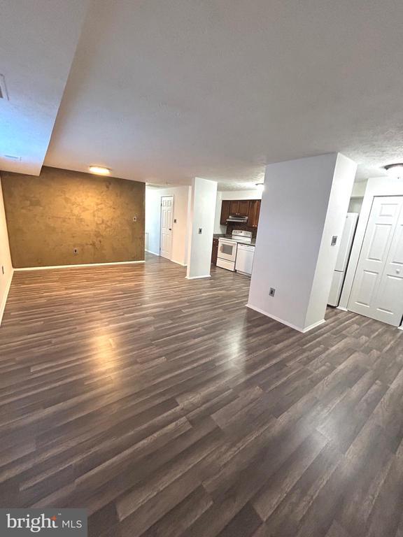 Building Photo - 12405 Hickory Tree Way