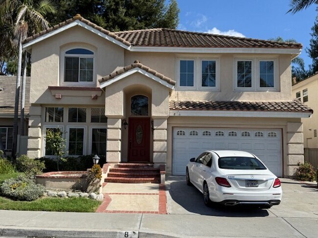 Primary Photo - 4 bed / 2.5 bath plus large loft/family ro...