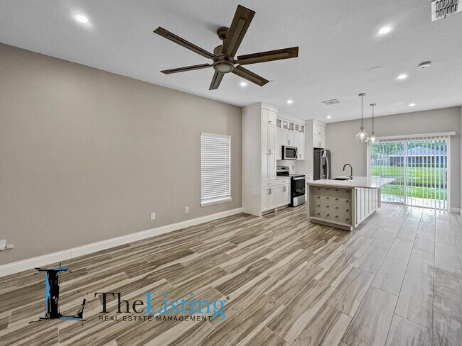 Building Photo - 11272 Moonshine Creek Cir