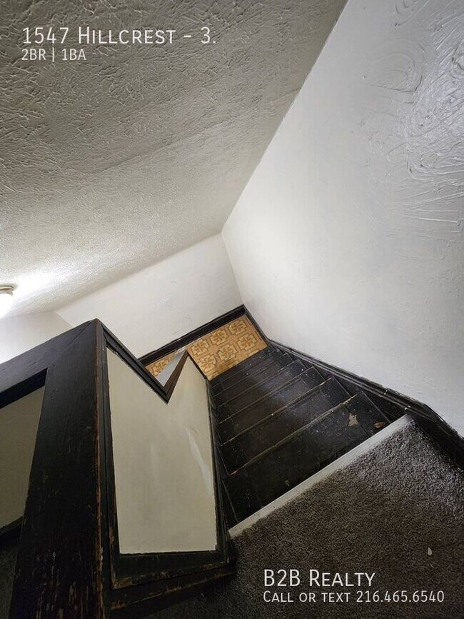 Building Photo - 1547 Hillcrest-3.