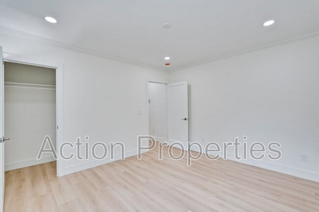 Building Photo - 207 Haight St