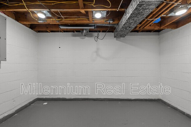 Building Photo - 31671 Nixon St