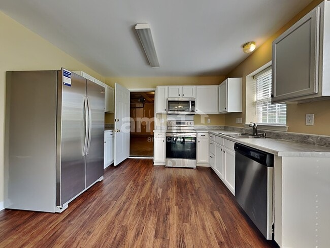 Building Photo - 11016 Treebranch Dr