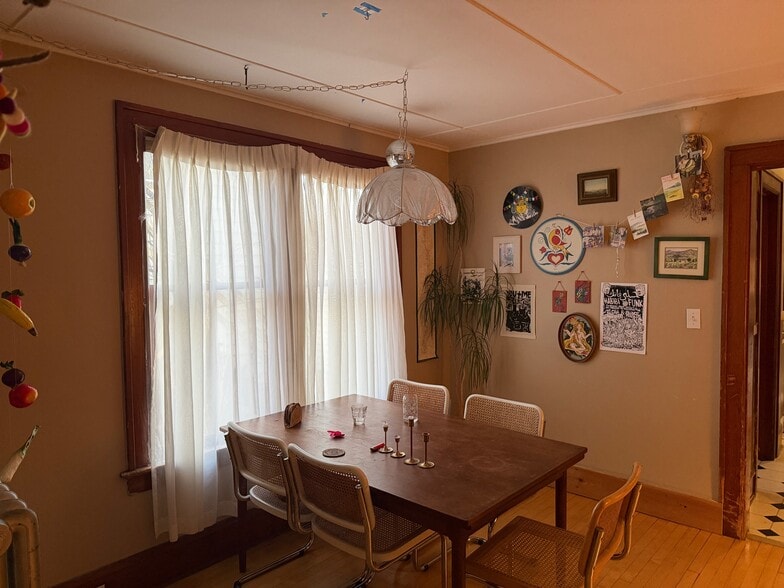 Building Photo - 289 S Winooski Ave