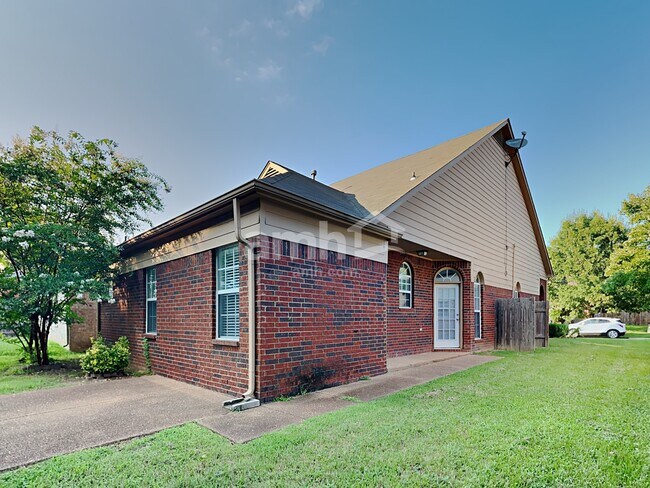 Building Photo - 2713 Bending Elm Dr