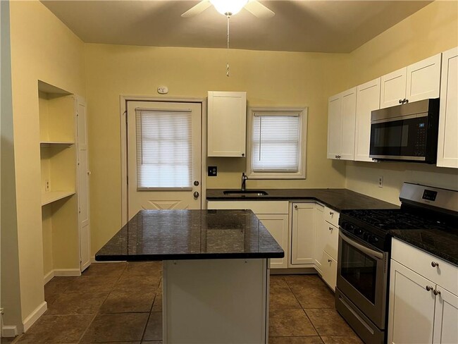 Primary Photo - 69 N Montgomery St