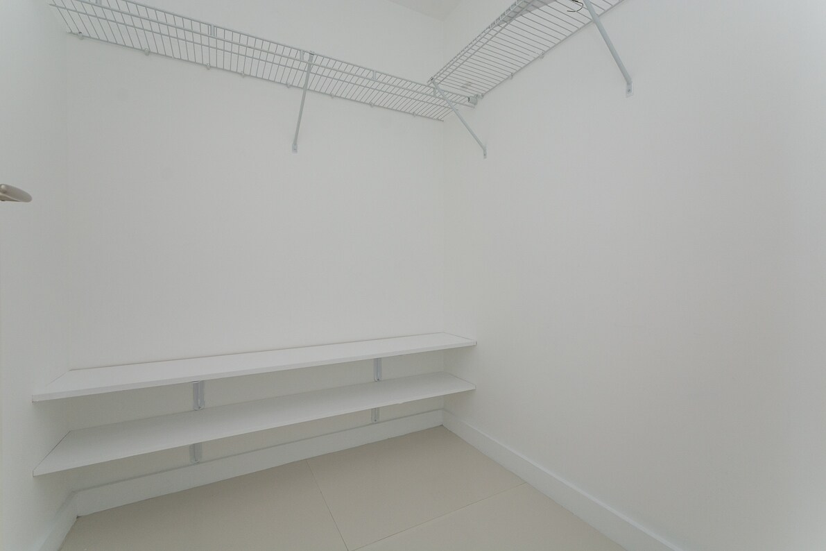 Building Photo - 200 S Biscayne Blvd