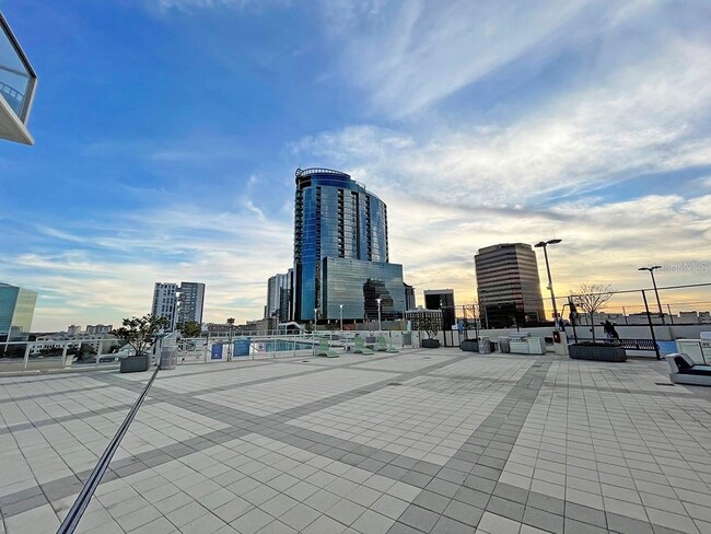 Building Photo - 150 E Robinson St