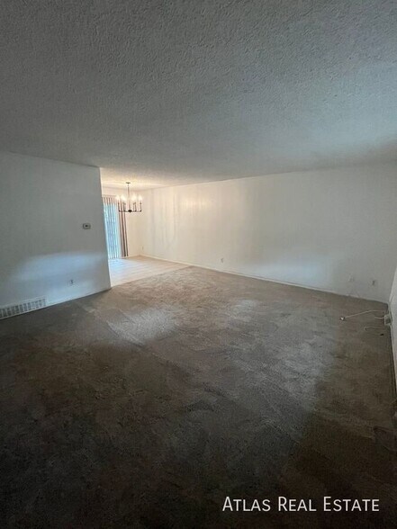 Building Photo - 870 S Leyden St