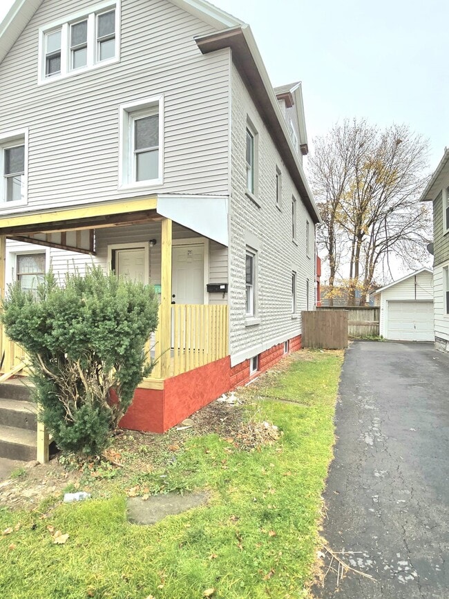 Building Photo - 804 Broad St