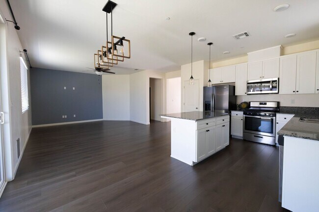 Building Photo - Lovely 3 bedroom home for rent in Hanford CA