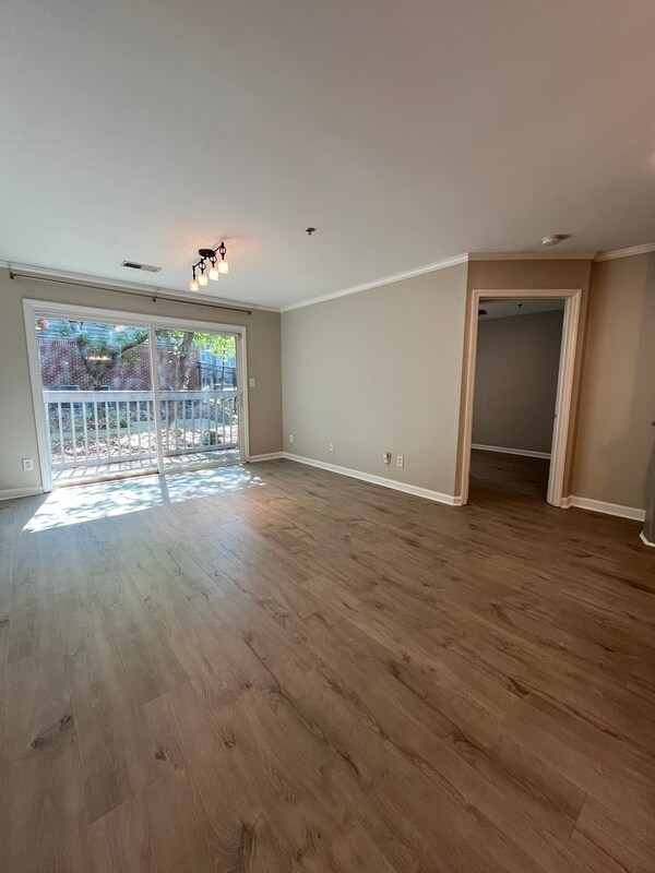 Building Photo - 517 N Graham St