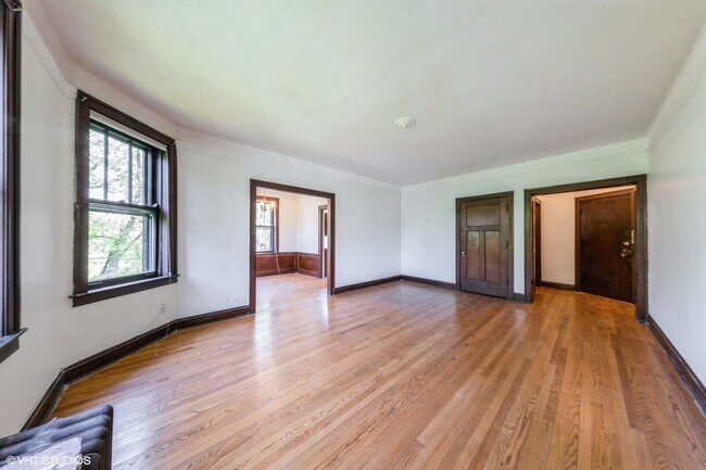 Building Photo - 5425 S E View Park