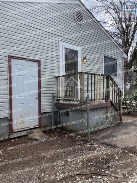 Building Photo - 1720 Cambridge Dr