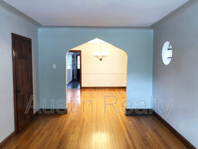 Building Photo - 1127 Claytonia Terrace