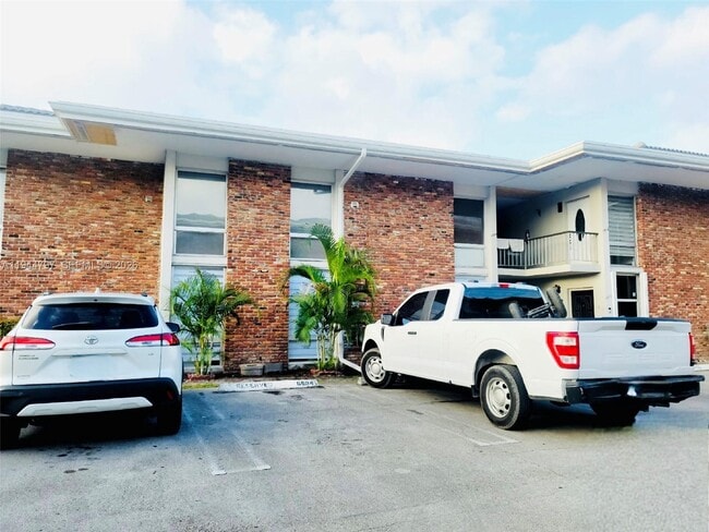 Building Photo - 6804 Brookline Dr