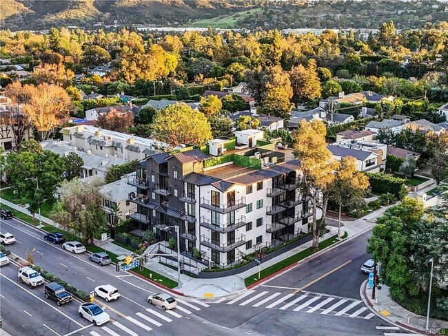 Primary Photo - 10352 Riverside Dr