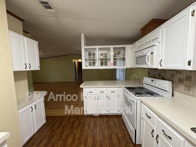 Building Photo - 616 Klickety Klak Ln