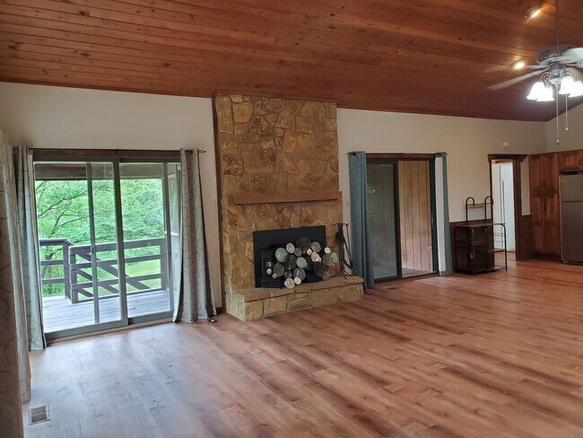 Building Photo - Secluded luxury cabin in woods with privat...