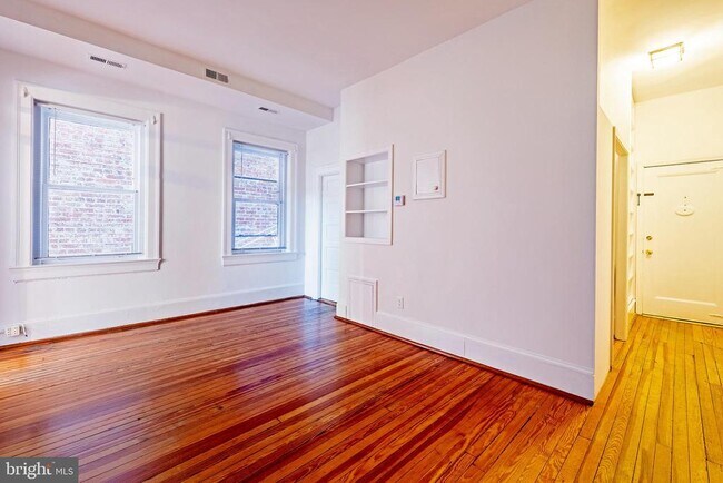 Building Photo - 2908 Q St NW