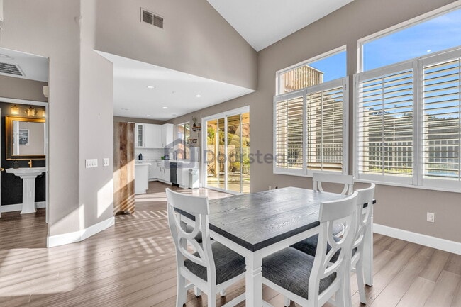 Building Photo - 6042 E Birdcage Ct