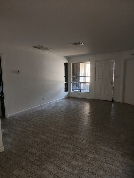 Building Photo - 4820 N 89th Ave