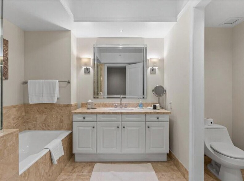 Building Photo - 1441 Brickell Ave