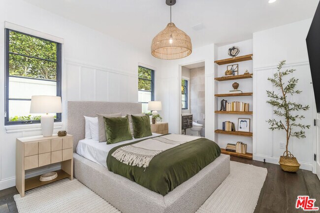 Building Photo - 820 N Vista St