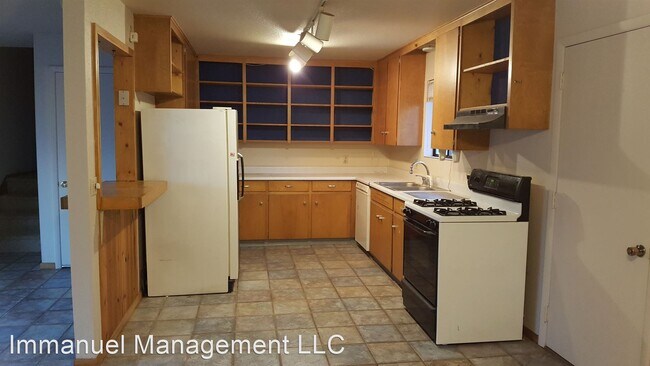 Building Photo - 3 br, 2 bath House - 6050 N Dodge Avenue