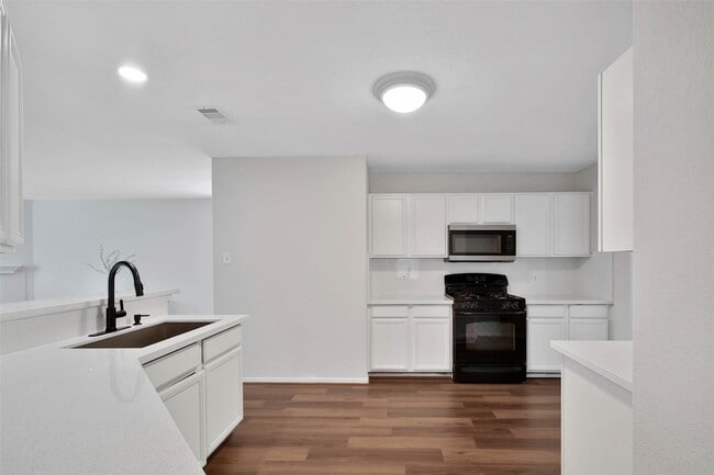 Building Photo - 3022 Madison Elm St