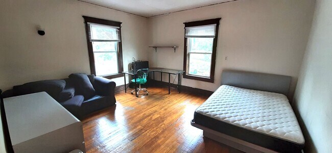 Building Photo - 117 Hudson St