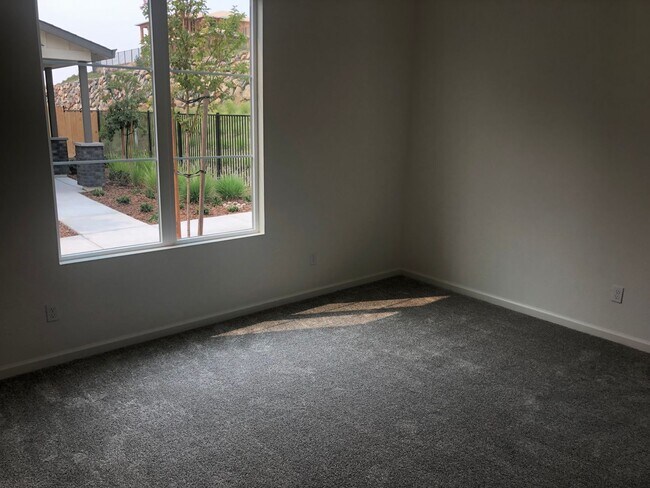 Building Photo - BEAUTIFUL HOME IN FOLSOM IN GATED COMMUNITY!!