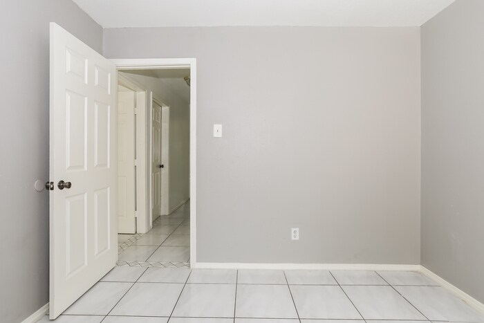 Building Photo - 14110 Magnolia Springs Dr