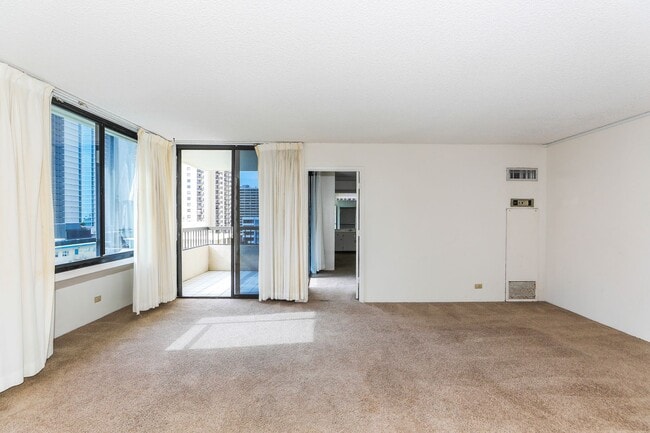 Building Photo - Aloha Towers - 2 bedroom, 2 bath corner unit with 1 covered parking stall