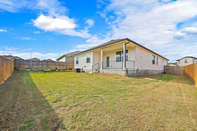 Building Photo - 142 Solitude Dr