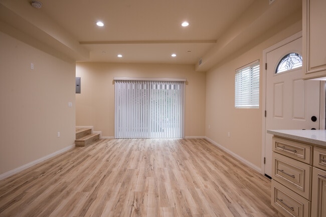 Building Photo - 1637 N Allen Ave