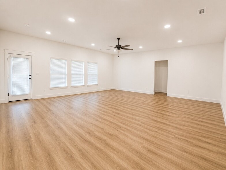 Building Photo - 2631 Elstar Ct