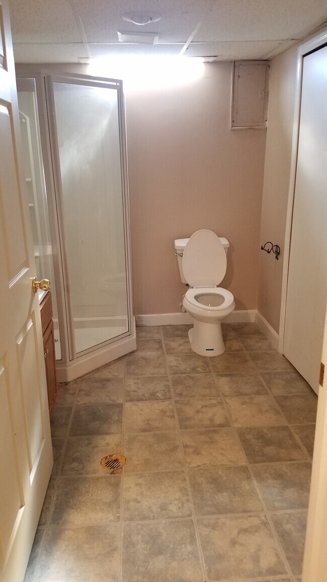 Lower Level Full Bathroom - 67970 S Main St