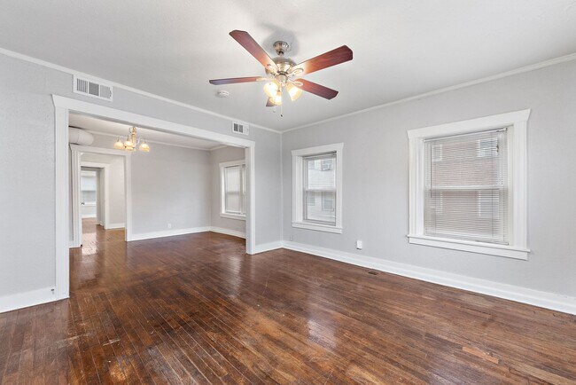 Interior Photo - 4201 KENWOOD