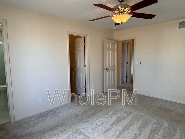 Building Photo - 9606 Fox Den Dr