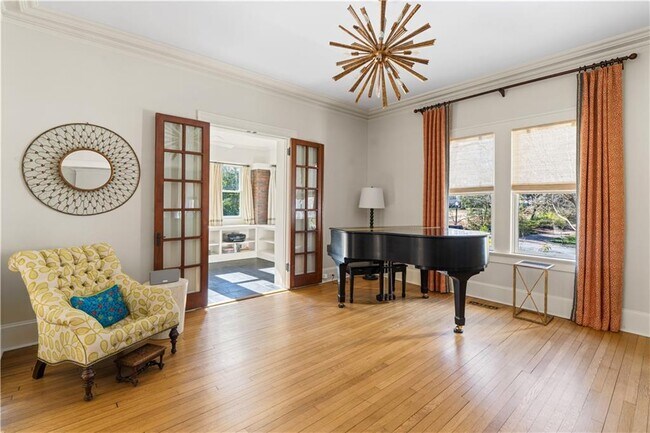 Building Photo - 979 Springdale Rd NE