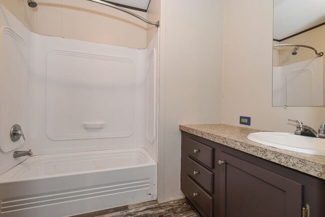 Building Photo - 550 Quail Run Cir