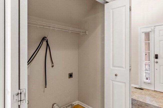 Building Photo - 815 Fire Rock Pl