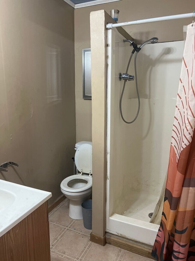 Building Photo - 2 bedroom home for lease with garage and apartment above garage