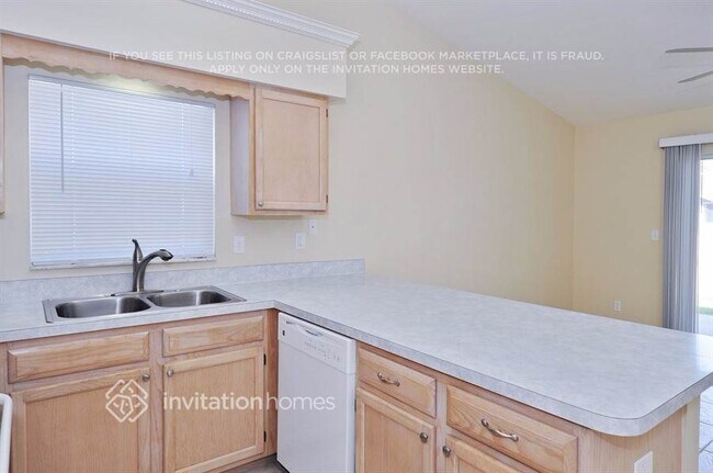 Building Photo - 2223 Ridgemore Dr