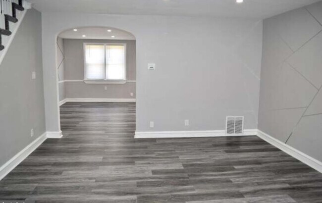 Building Photo - 6549 N Gratz St