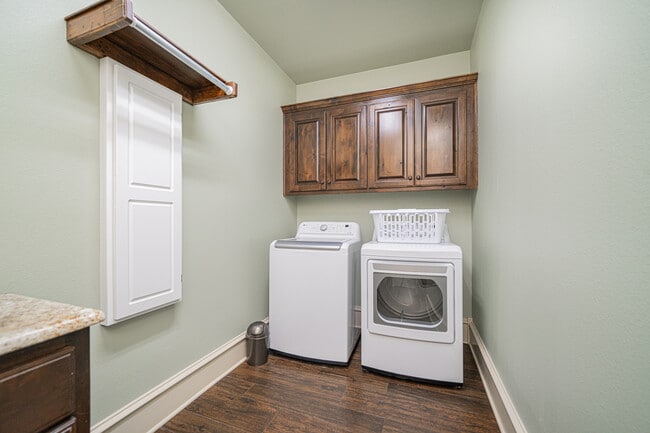 Building Photo - 1610 Olympic Drive