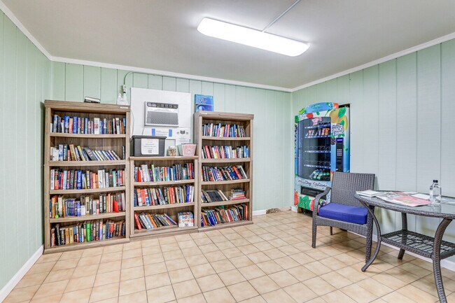 Building Photo - 1109 Gulf of Mexico Dr