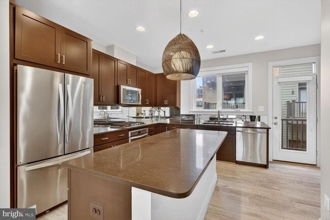 Building Photo - 10425 Fernwood Rd