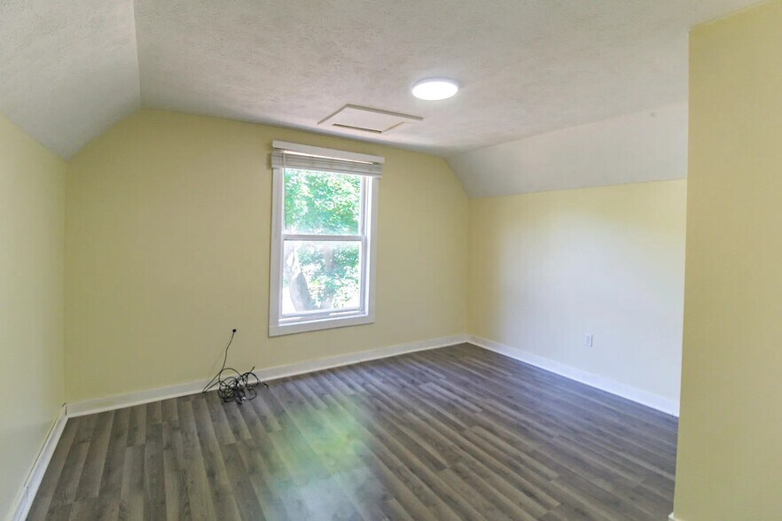 Building Photo - 637 Prospect Ave NE